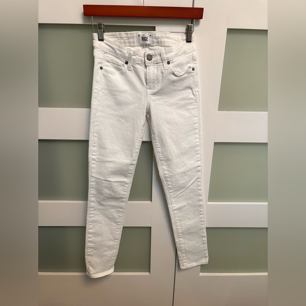 PAIGE White skinny jeans “skyline ankle peg” size 25